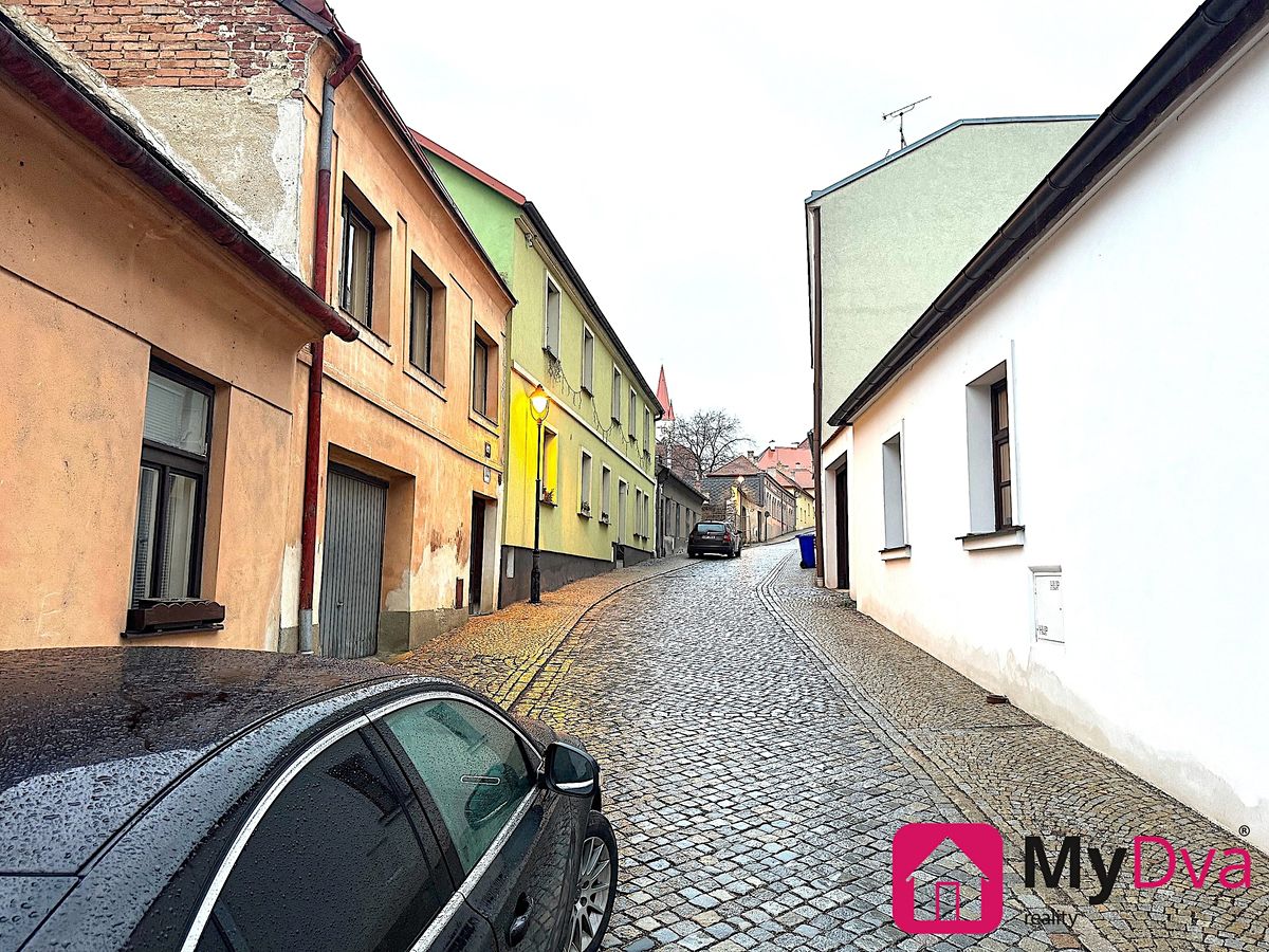 Pronájem rodinného domu 200 m², pozemek 30 m², Znojmo – fotka 1 z 3