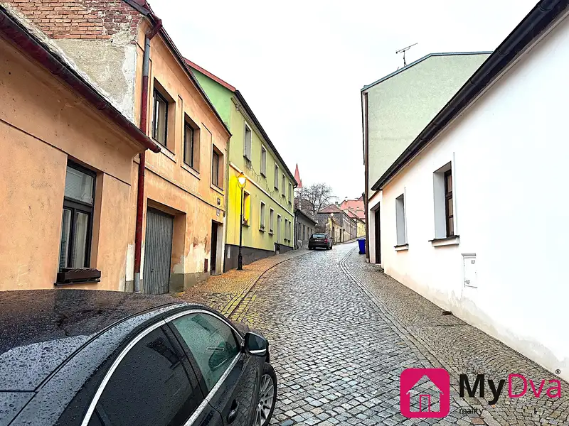 Pronájem rodinného domu 200 m², pozemek 30 m², Znojmo – náhled fotky 1
