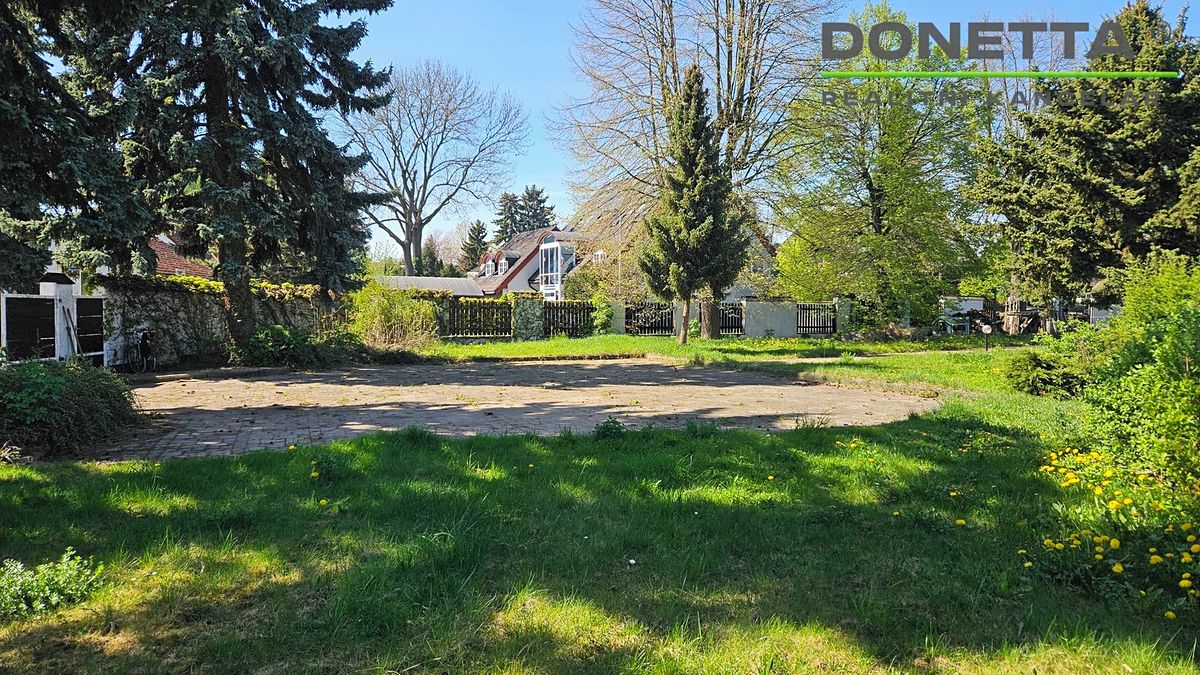Prodej stavebního pozemku 820 m², Hradec Králové – fotka 1 z 3