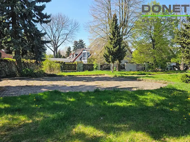 Prodej stavebního pozemku 820 m², Hradec Králové – náhled fotky 1