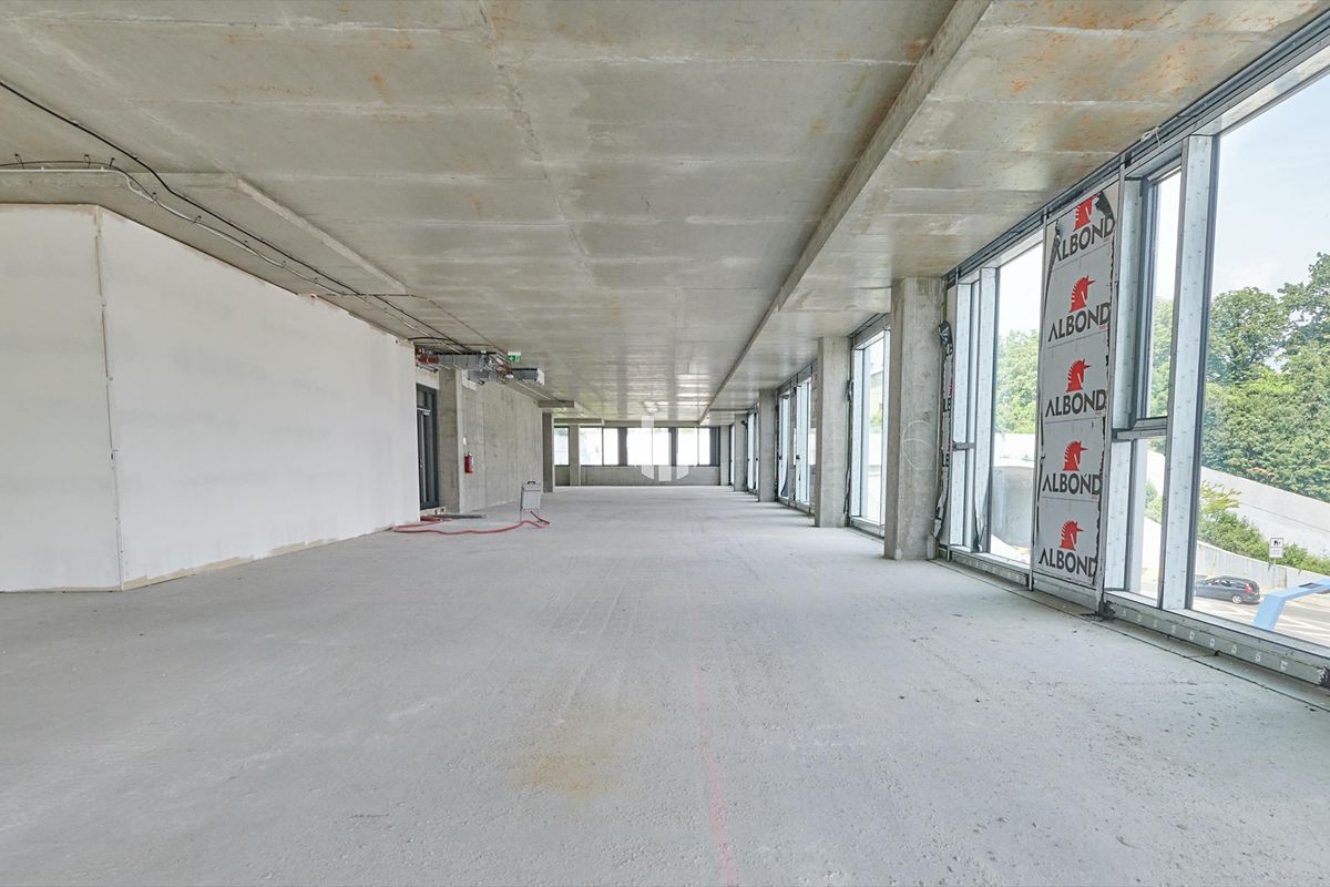 Pronájem kanceláře 1316 m² – fotografie 4