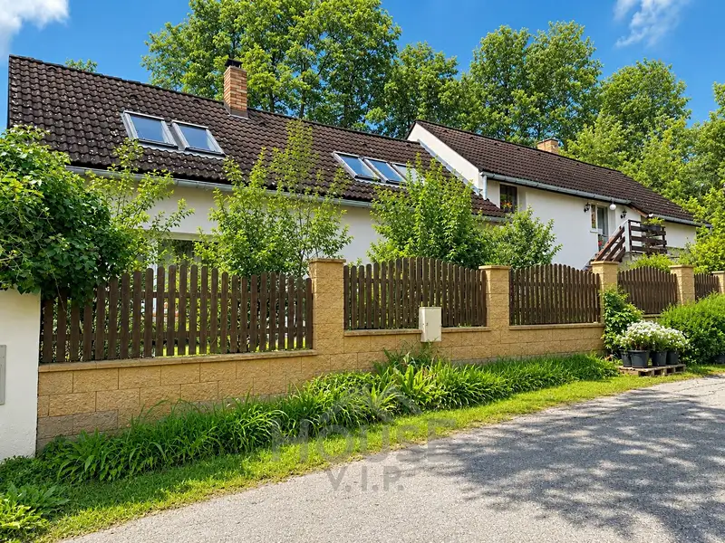 Prodej rodinného domu 206 m², pozemek 420 m², Sluštice – náhled fotky 1