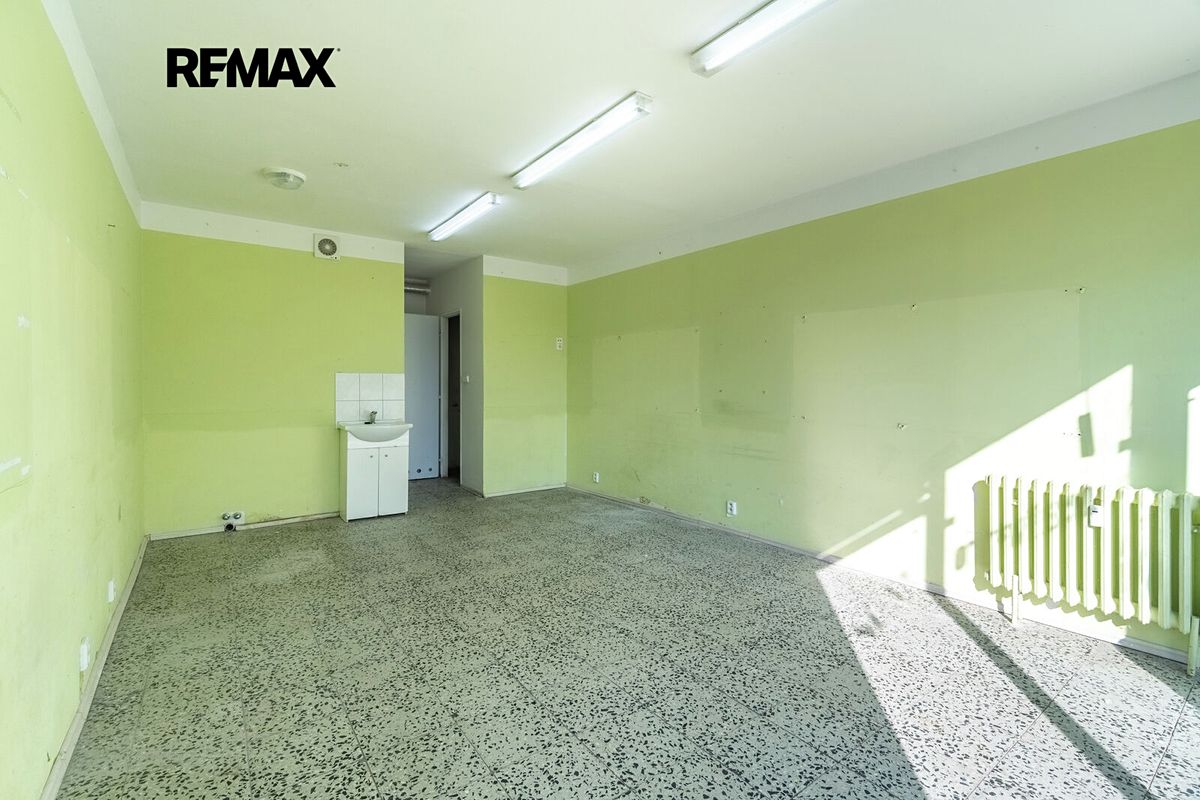 Pronájem obchodního prostoru 27 m² – fotografie 2