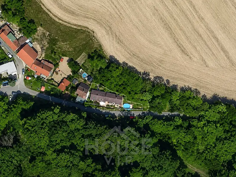 Prodej rodinného domu 206 m², pozemek 420 m², Sluštice – náhled fotky 2