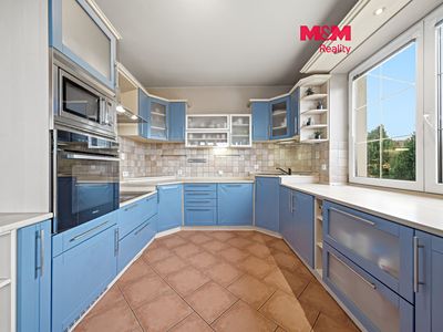 Prodej rodinného domu 240 m², pozemek 845 m²