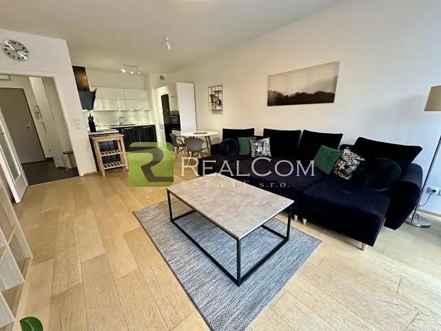 Pronájem bytu 2+kk 78 m², Praha – náhled fotky 1