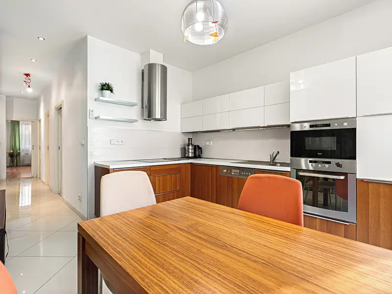 Pronájem bytu 2+1 79 m², Praha – náhled fotky 2