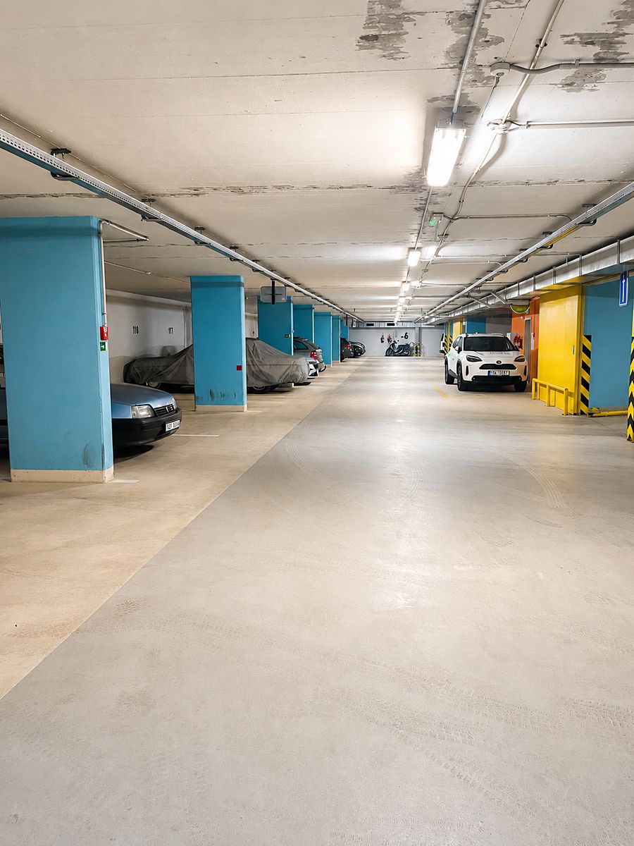 Pronájem garážového stání 12 m² – fotografie 2
