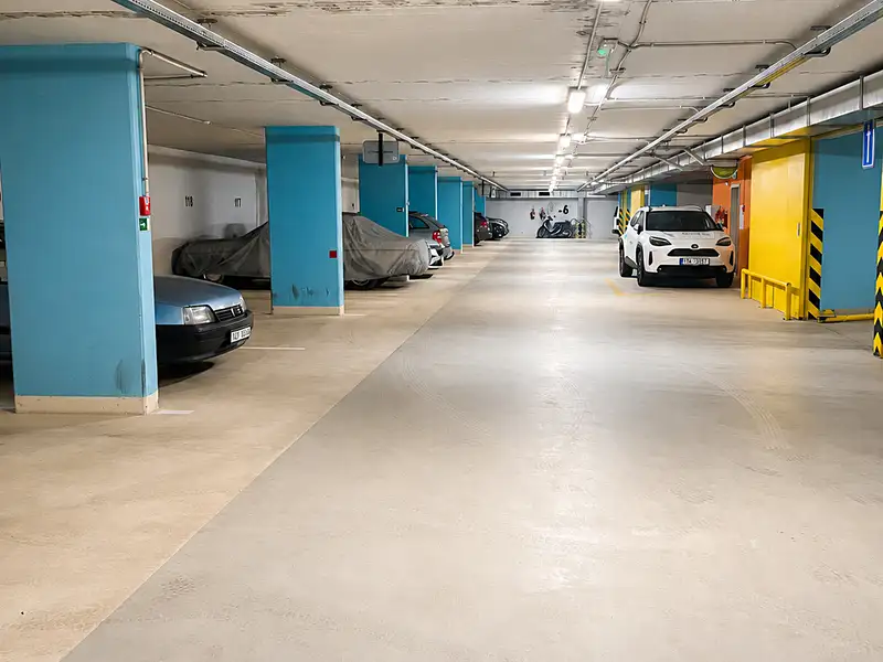 Pronájem garážového stání 12 m², Praha – náhled fotky 2