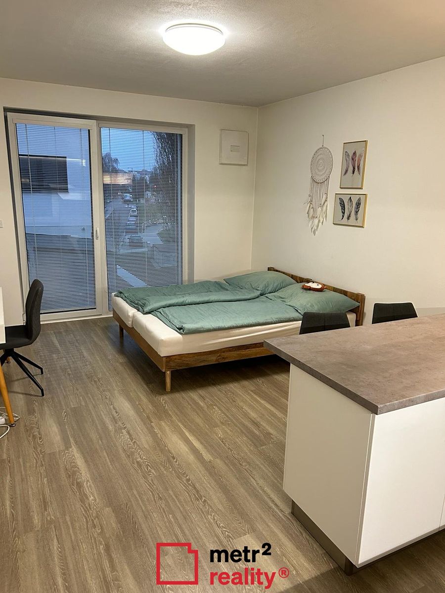 Pronájem bytu 1+kk 34 m² – fotografie 3