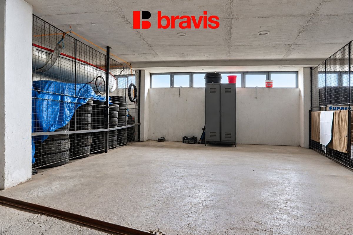 Pronájem garážového stání 13 m² – fotografie 4