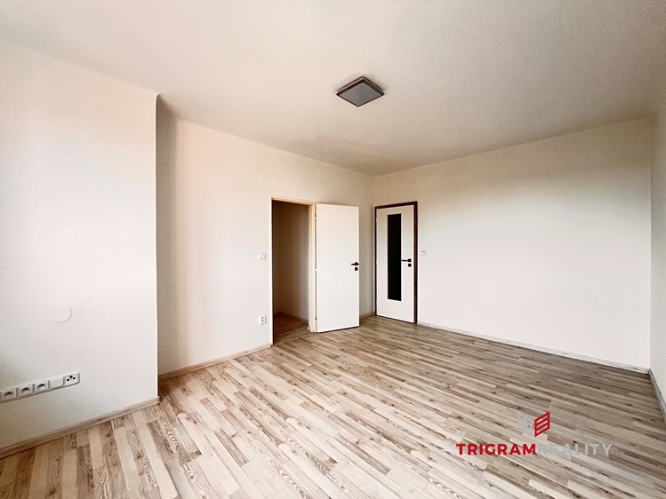 Pronájem bytu 3+kk, 77 m² (2 z 10)