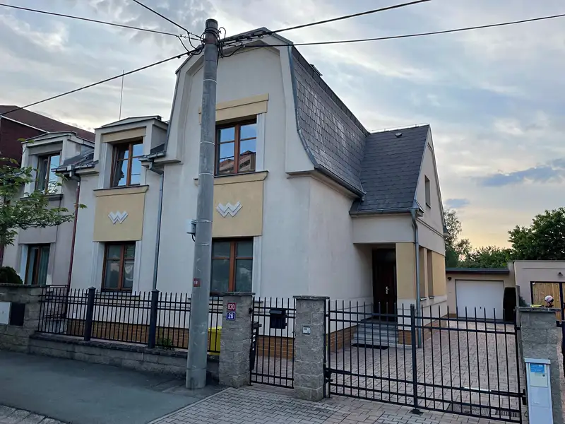 Pronájem bytu 3+1 89 m², Hradec Králové – náhled fotky 1
