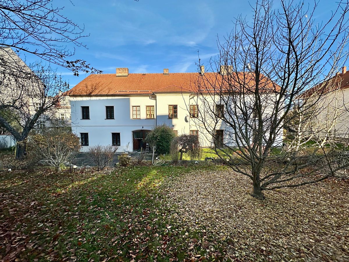 Prodej vily 503 m², pozemek 1727 m² – fotografie 2