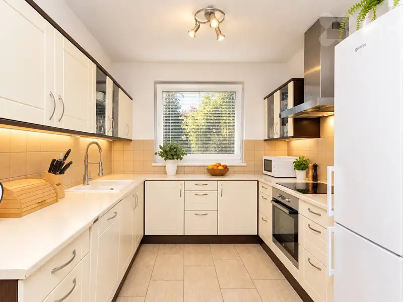 Prodej rodinného domu 220 m², pozemek 1700 m², Oslavany – náhled fotky 3