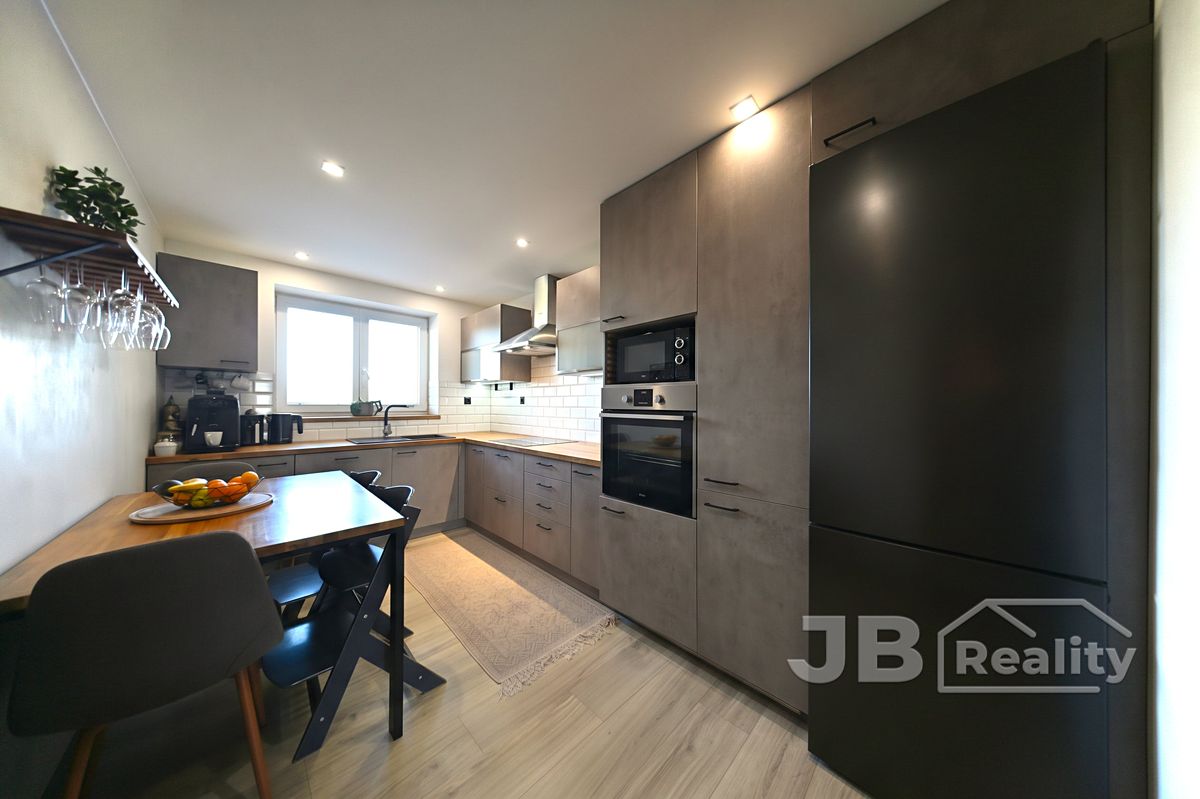 Prodej bytu 3+1 60 m², Lužice – fotka 1 z 3