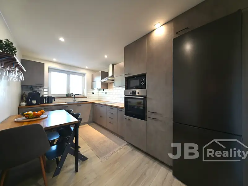Prodej bytu 3+1 60 m², Lužice – náhled fotky 1