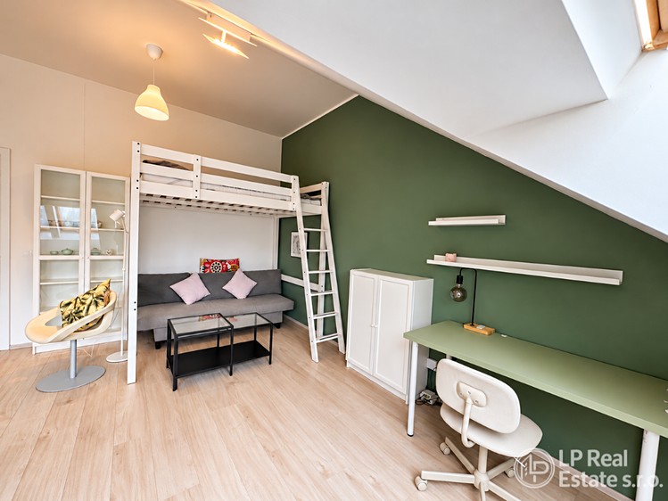 Pronájem bytu 1+kk, 44 m² (9 z 19)