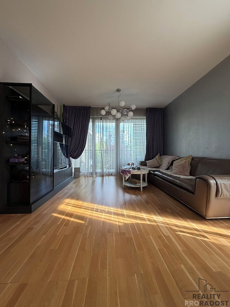 Pronájem bytu 3+kk 89 m², Praha – fotka 1 z 3