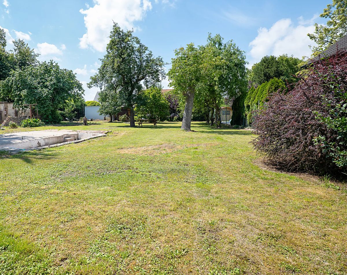 Prodej stavebního pozemku 802 m², Praha – fotka 1 z 3