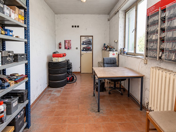Комерційне приміщення на продаж, 225 м² (16 з 17)