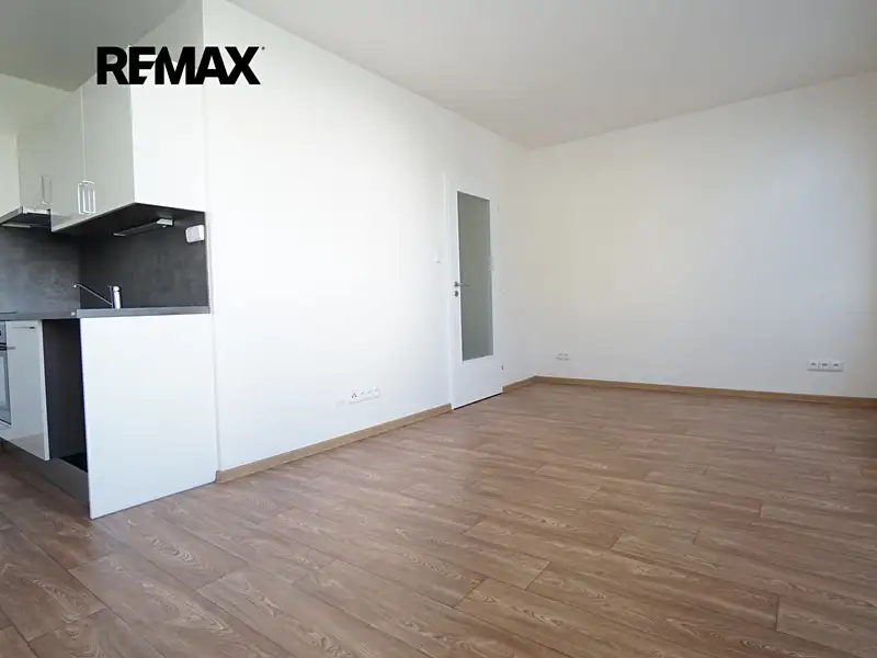 Pronájem bytu 1+kk 27 m², Praha – náhled fotky 1