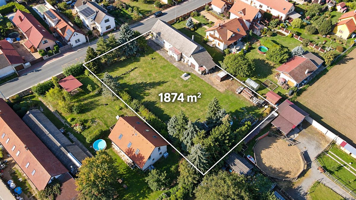 Prodej rodinného domu 165 m², pozemek 1874 m², Praha – fotka 1 z 3