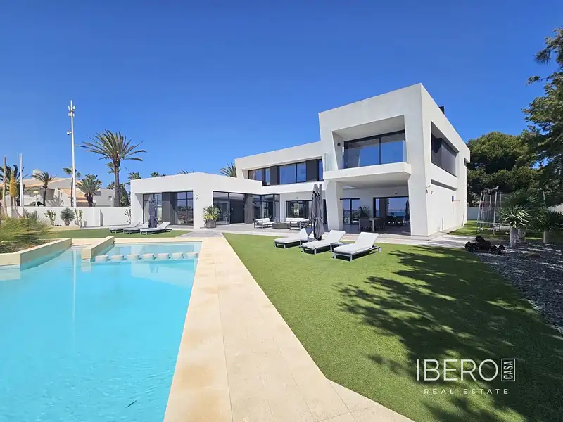 Prodej rodinného domu 479 m², pozemek 1649 m², Algeciras – náhled fotky 2