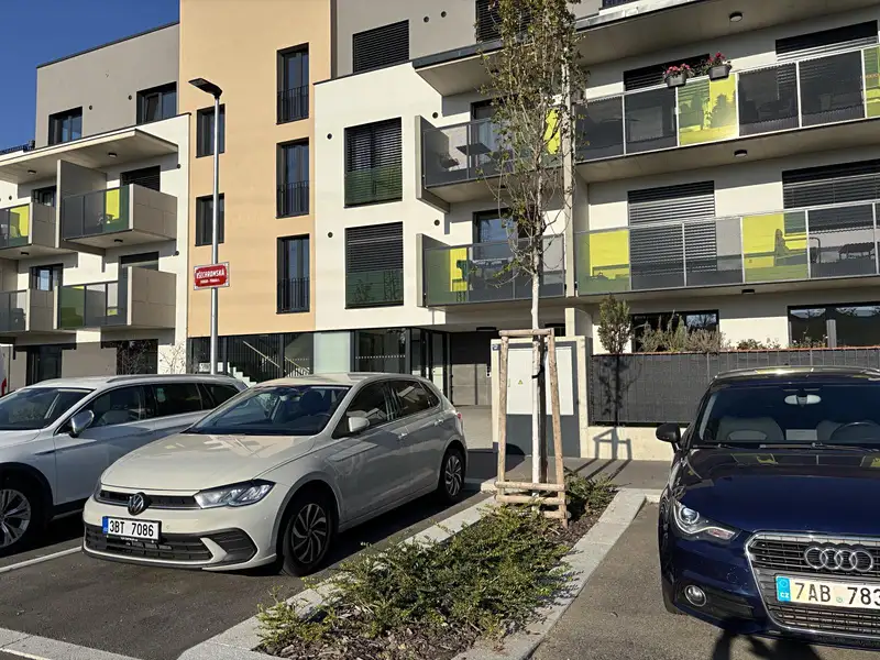 Pronájem bytu 2+kk 55 m², Praha – náhled fotky 2