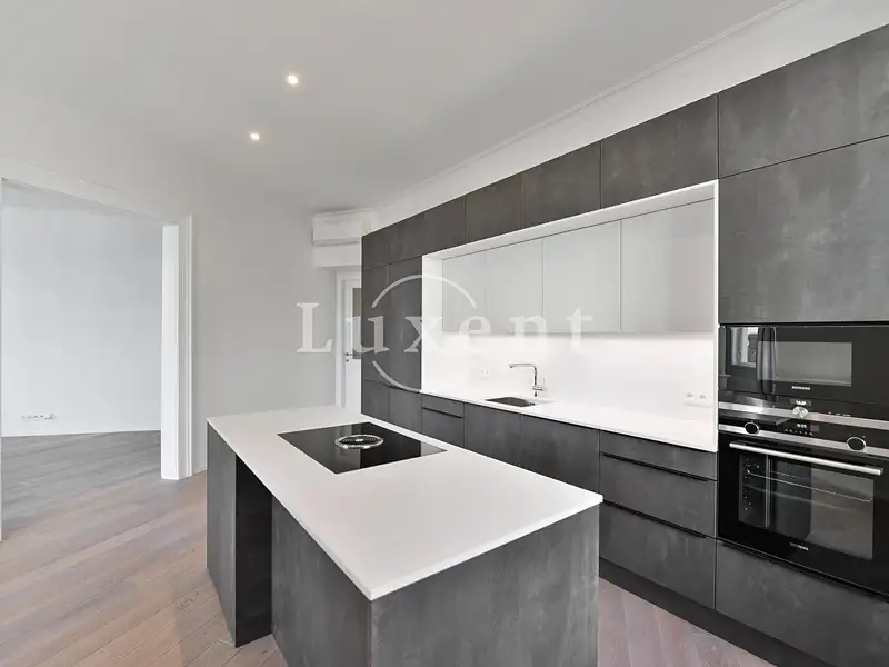 Pronájem bytu 3+kk 137 m², Praha – náhled fotky 2