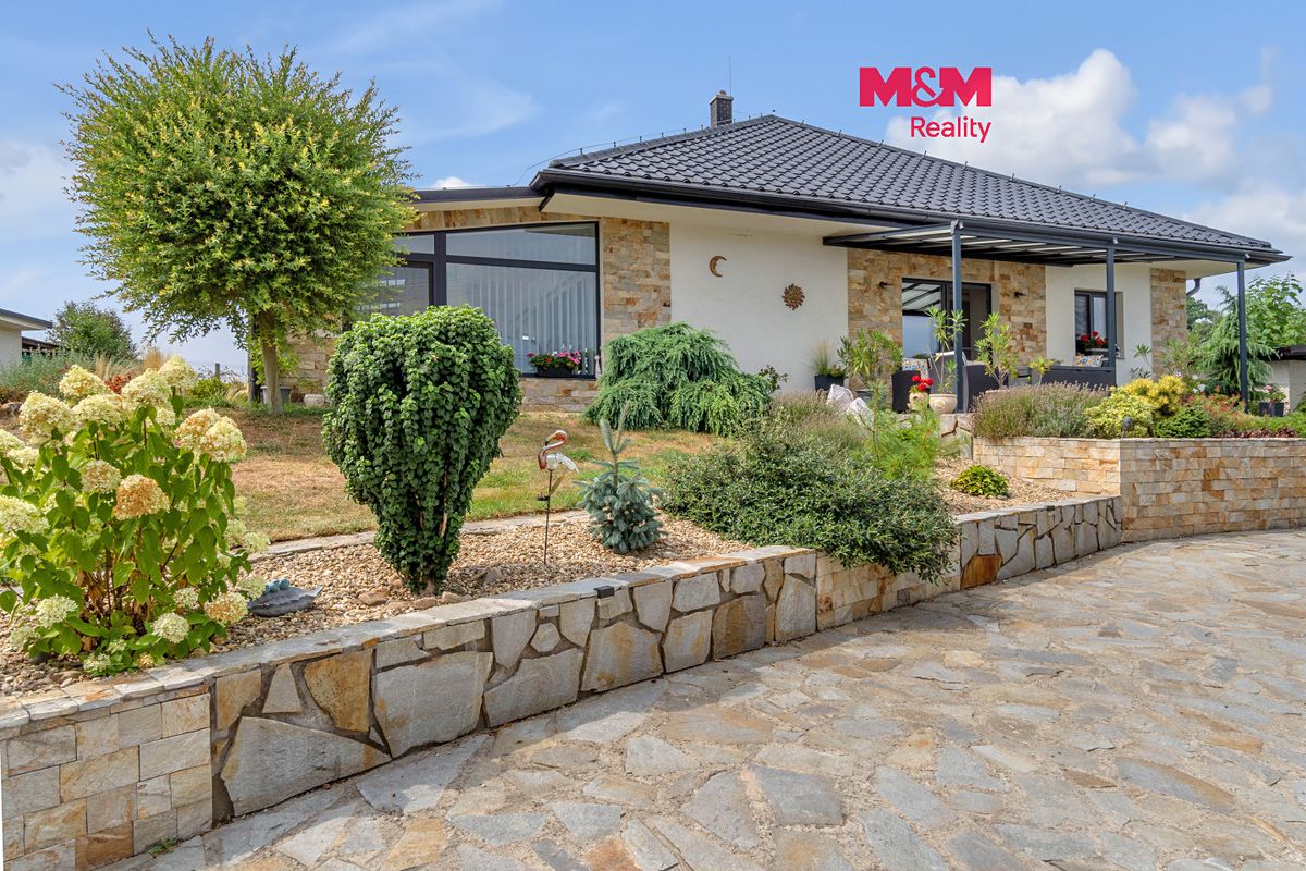 Prodej rodinného domu 175 m², pozemek 1733 m², Kněžmost – fotka 1 z 3