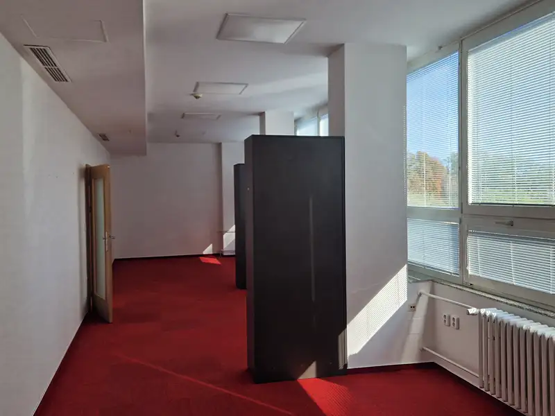 Pronájem kanceláře 45 m², Znojmo – náhled fotky 3