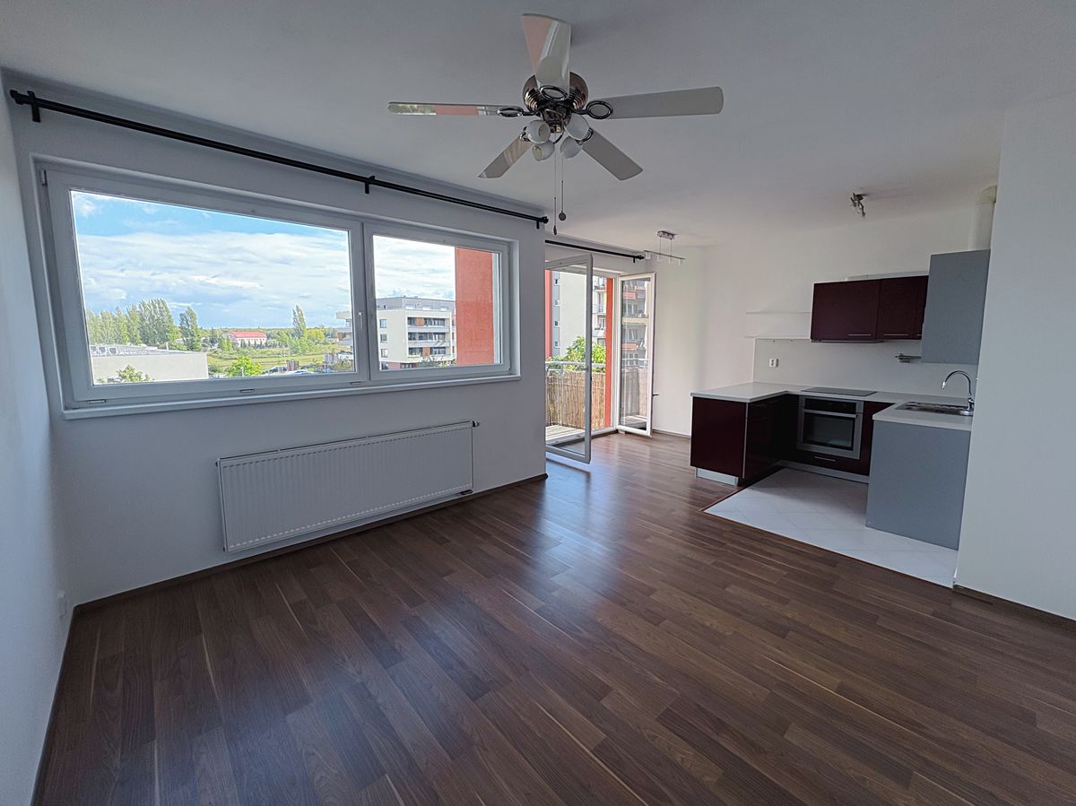 Prodej bytu 1+kk 34 m², Praha – fotka 1 z 3