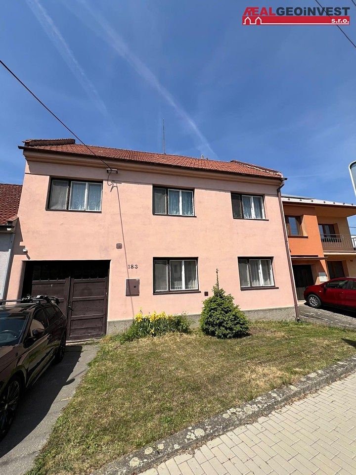 Prodej rodinného domu 240 m², pozemek 480 m², Pohořelice – fotka 1 z 3