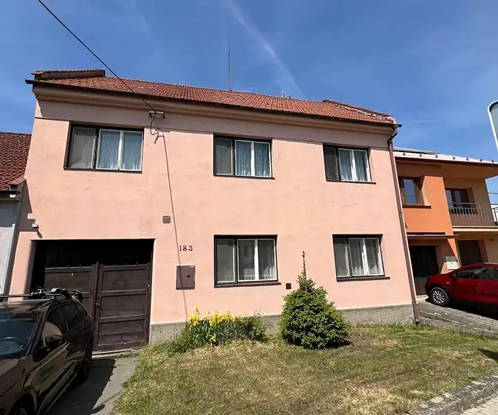 Prodej rodinného domu 240 m², pozemek 480 m², Pohořelice – náhled fotky 1