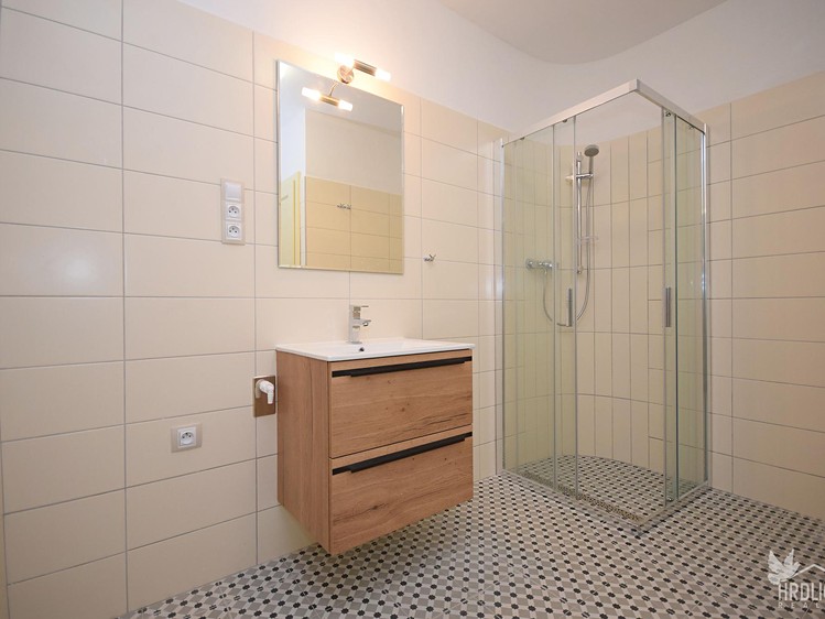 Pronájem bytu 1+kk, 33 m² (6 z 13)