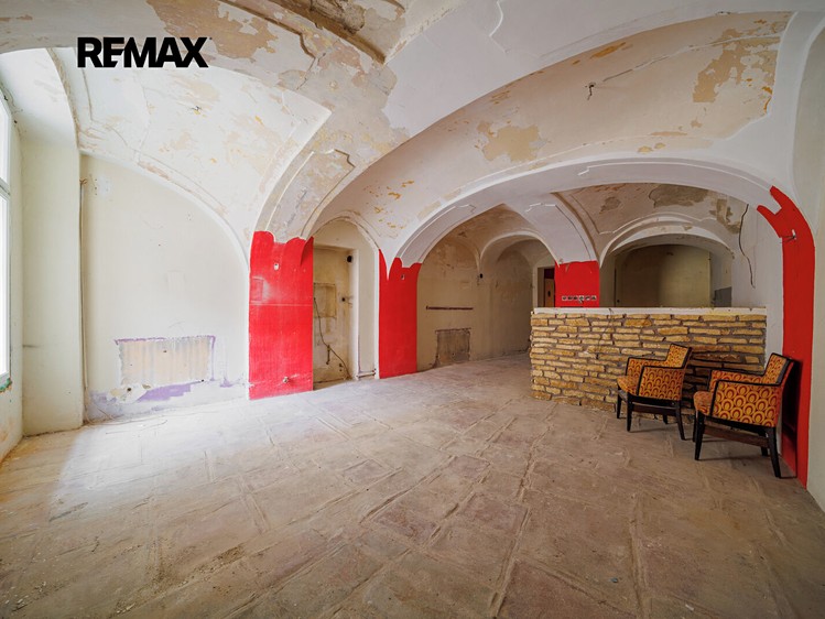 Prodej komerčního prostoru, 158 m² (2 z 20)