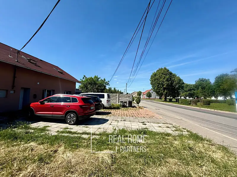 Prodej rodinného domu 286 m², pozemek 225 m², Vlasatice – náhled fotky 1