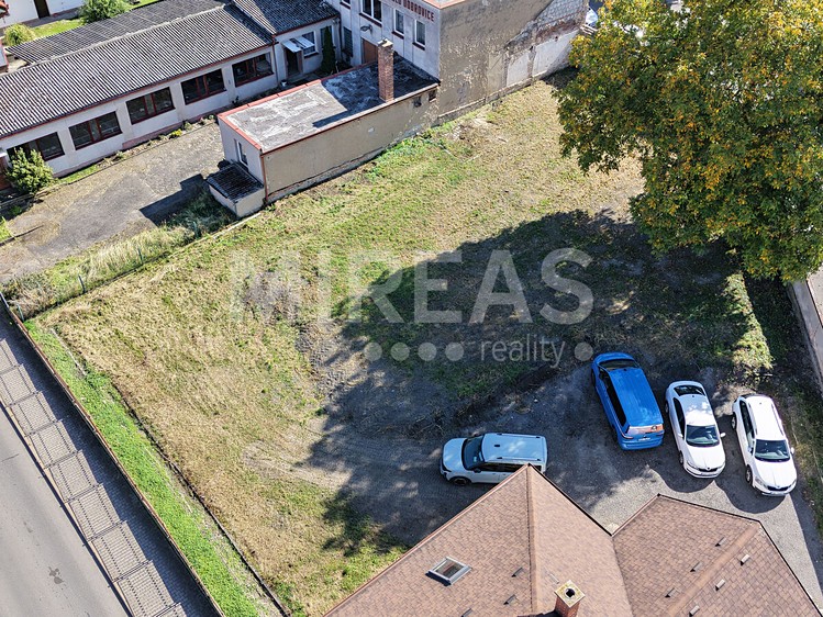 Grundstück zum Kauf, 714 m² (1 von 8)