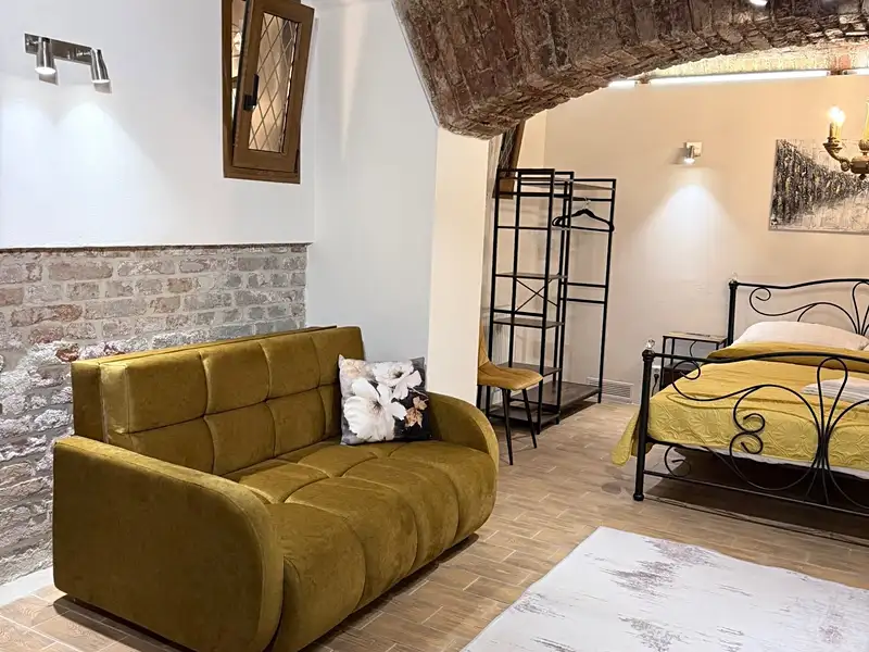 Pronájem bytu atypický 94 m², Praha – náhled fotky 1