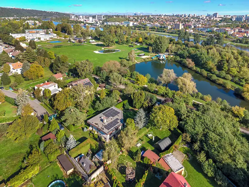 Prodej stavebního pozemku 2041 m², Praha – náhled fotky 1
