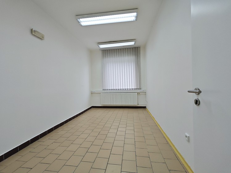 Комерційне приміщення в оренду, 1 700 м² (8 з 11)