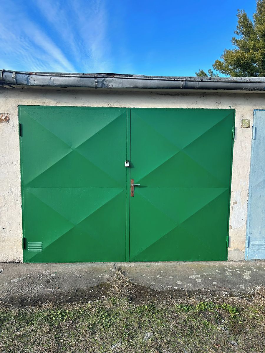 Pronájem garáže 18 m², Hradec Králové – fotka 1 z 3