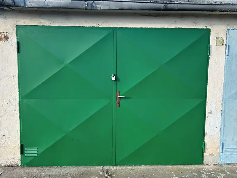 Pronájem garáže 18 m², Hradec Králové – náhled fotky 1