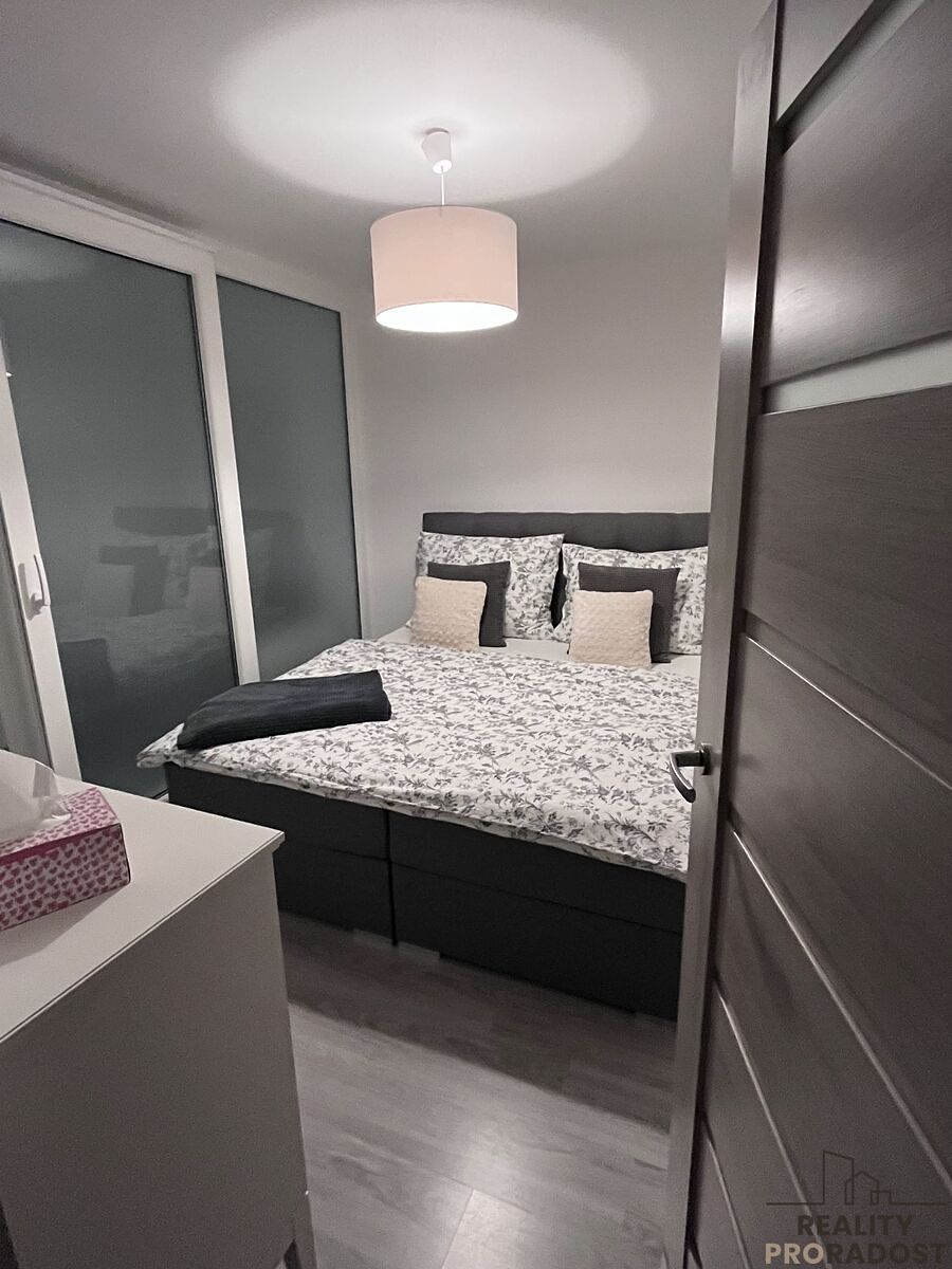 Pronájem bytu 2+kk 41 m² – fotografie 4