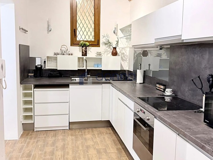 Pronájem bytu 1+kk, 94 m² (3 z 13)