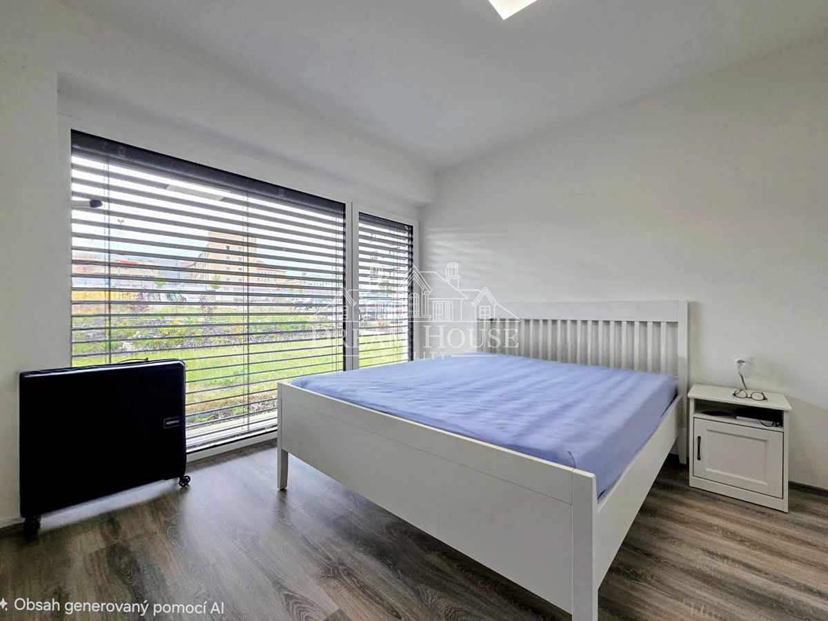 Pronájem bytu 2+kk 45 m² – fotografie 3