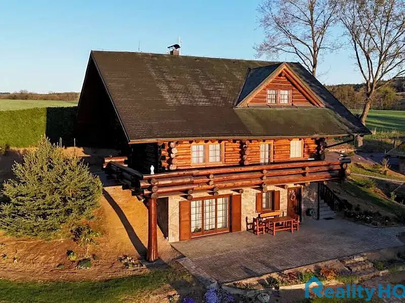 Prodej rodinného domu 293 m², pozemek 3428 m², Hluboká nad Vltavou – náhled fotky 1