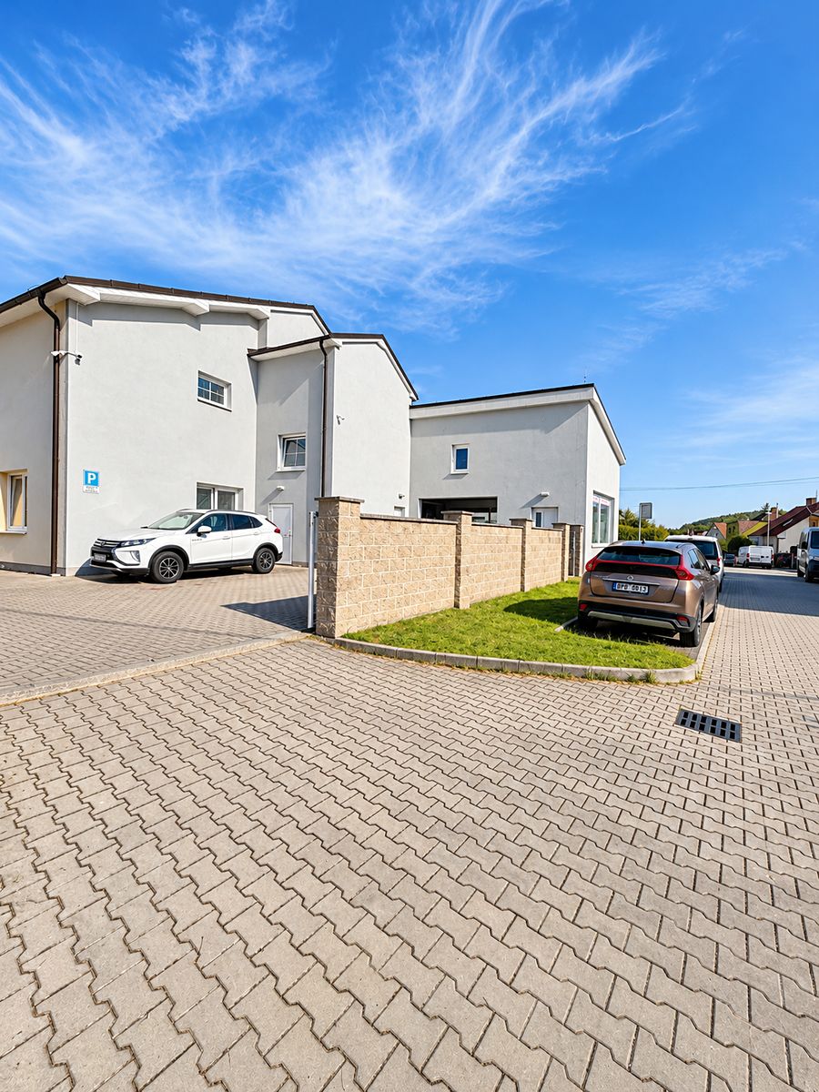 Prodej vícegeneračního domu 983 m², pozemek 623 m², Plzeň – fotka 1 z 3