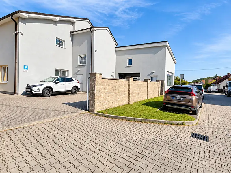 Prodej vícegeneračního domu 983 m², pozemek 623 m², Plzeň – náhled fotky 1